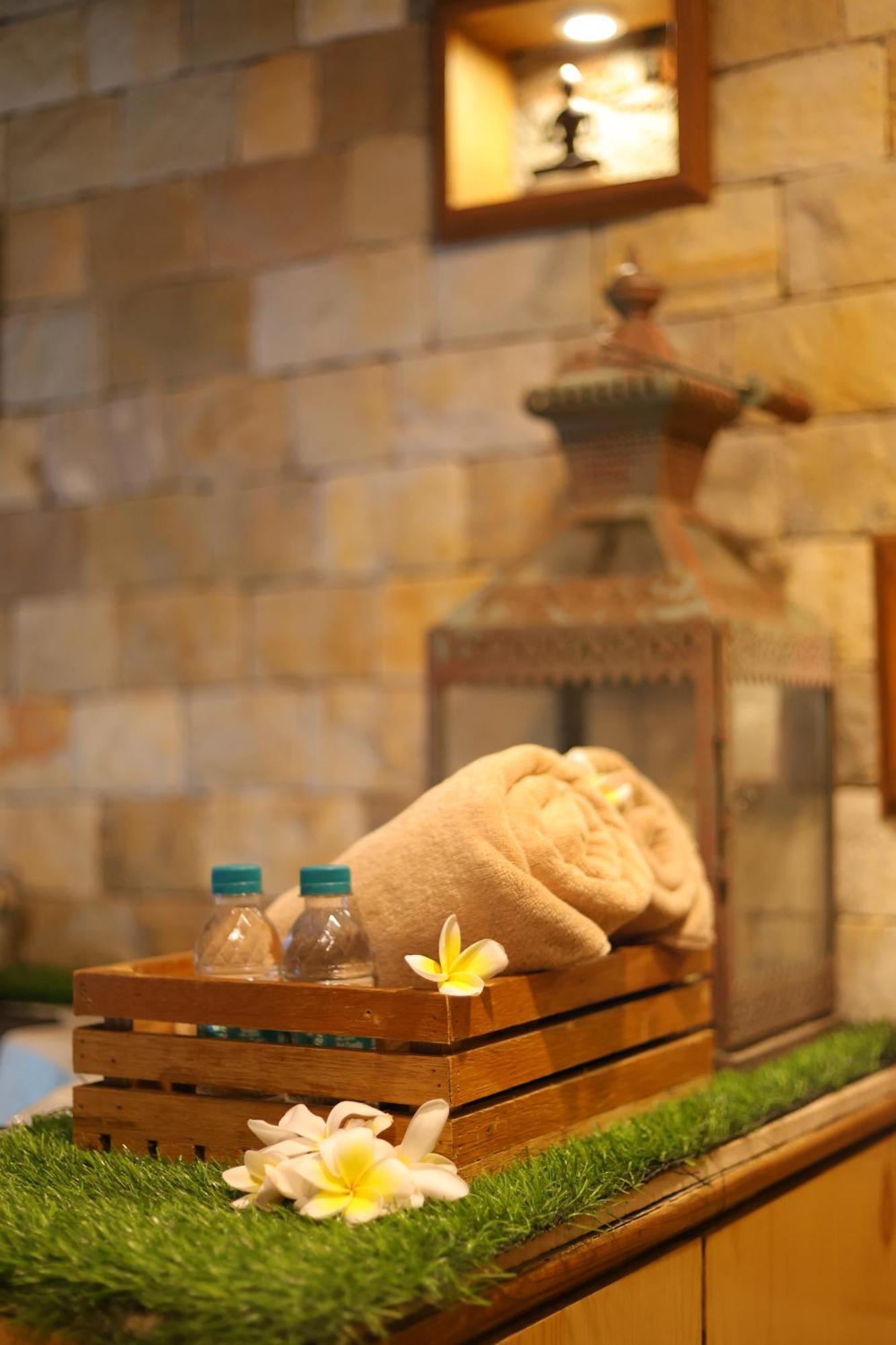 Hotel Natraj Rishīkesh Екстериор снимка