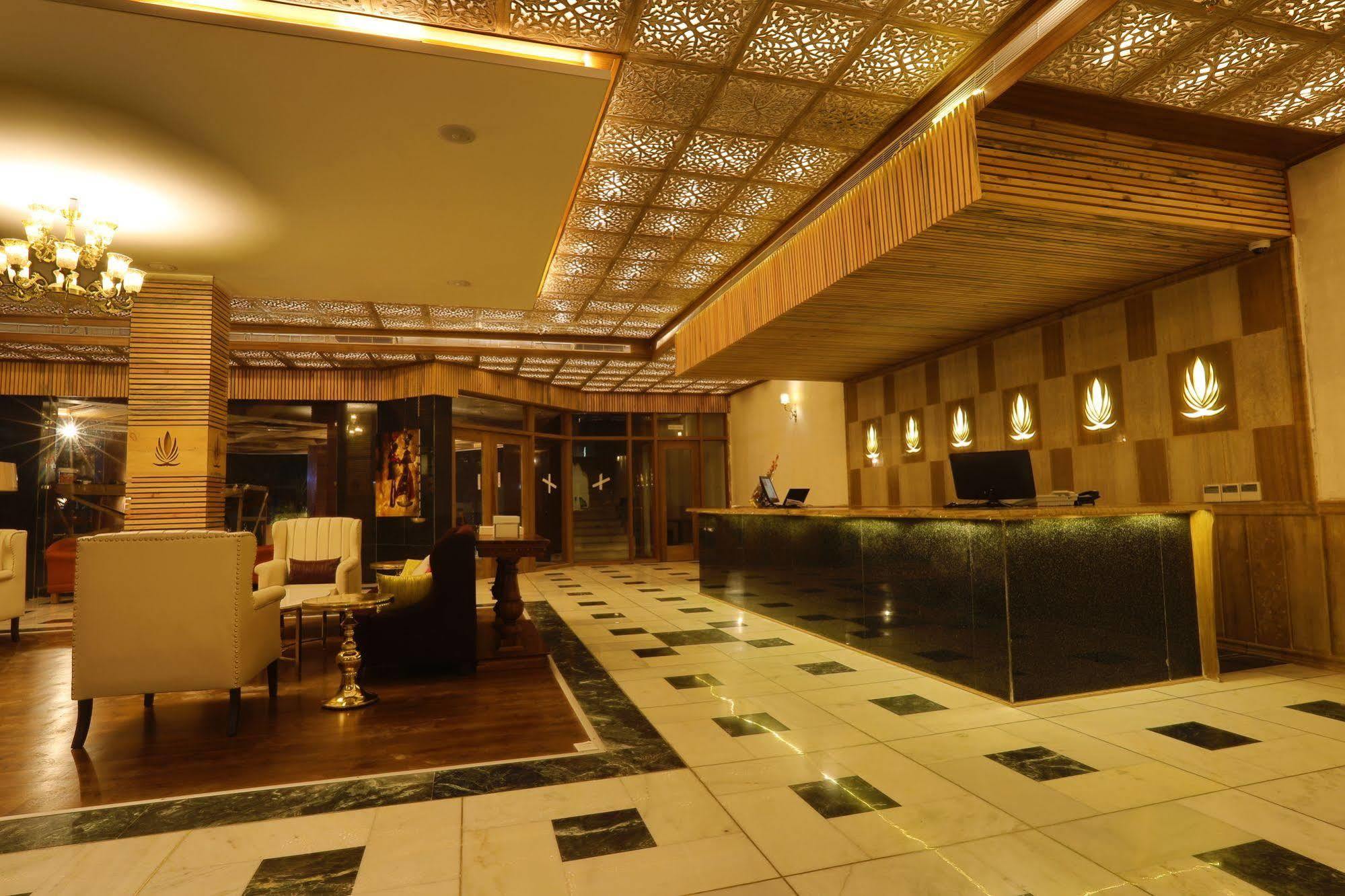 Hotel Natraj Rishīkesh Екстериор снимка