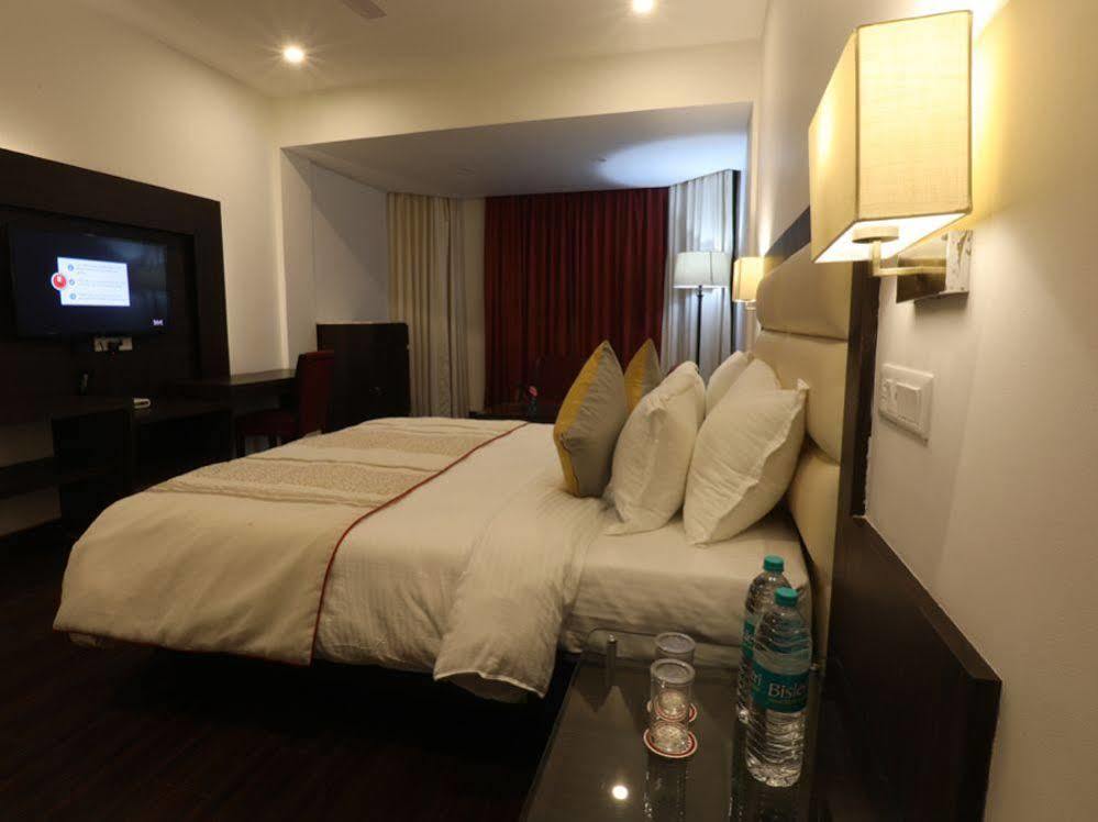 Hotel Natraj Rishīkesh Екстериор снимка