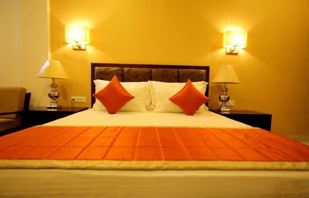 Hotel Natraj Rishīkesh Екстериор снимка