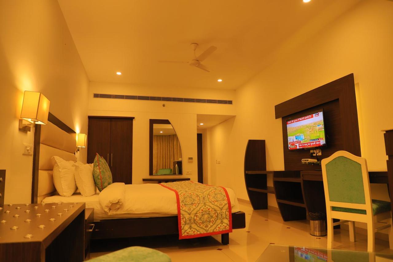 Hotel Natraj Rishīkesh Екстериор снимка